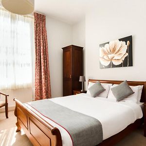 Oyo The Regency, Clifton Bristol
